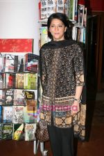 Priya Dutt launches Malini Chibb_s book One Little Finger in Churchgate on 10th Dec 2010 (4).JPG